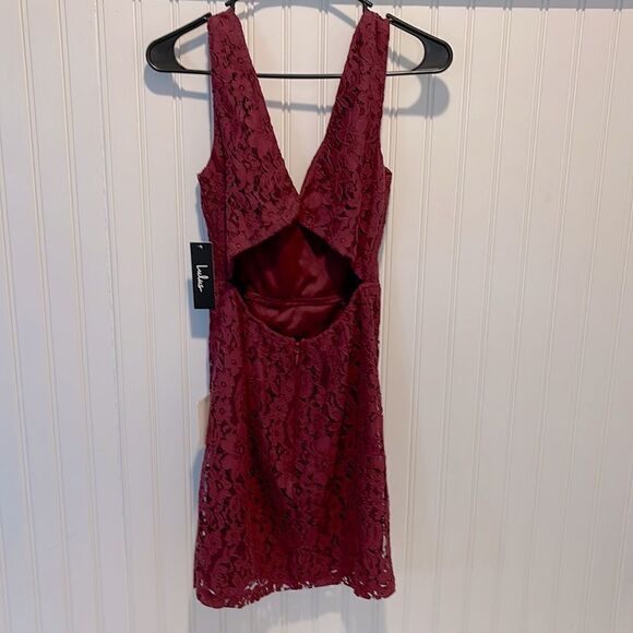 NWT-Burgundy Lace Dress-Size Small - Picture 2 of 3